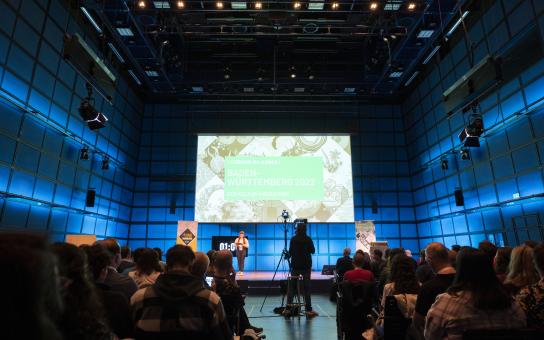 Publikum im Medientheater des ZKM Karlsruhe